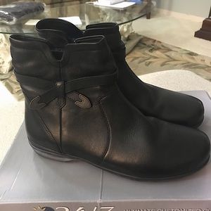 Abeo Ally ankle boots 7M